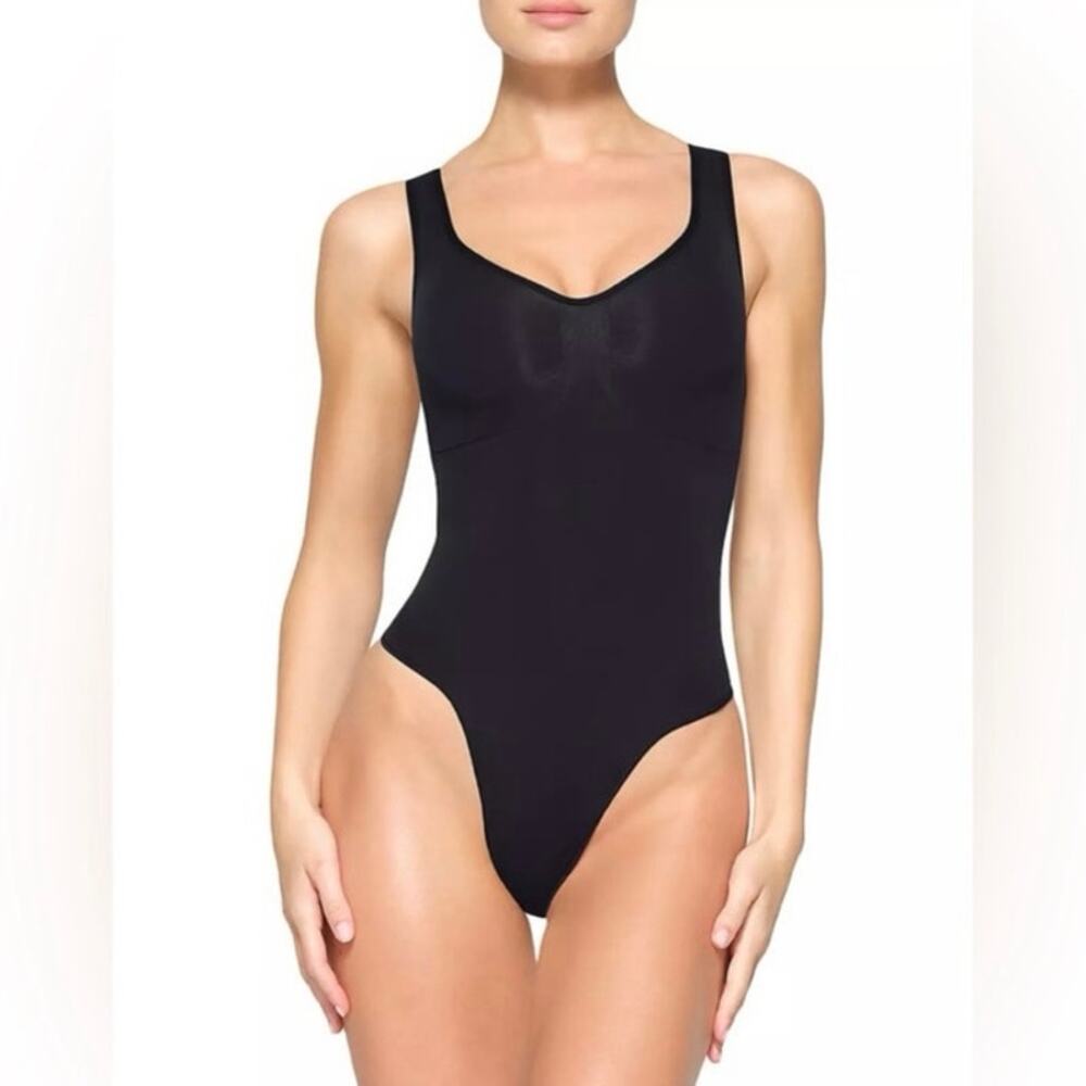 SKIMS Seamless Sculpt Scoop Neck Thong Bodysuit - Onyx - Medium